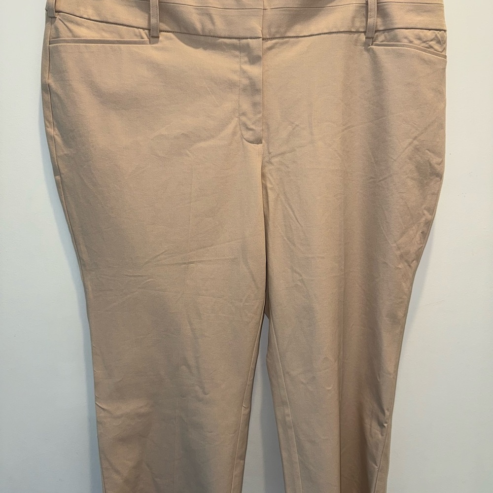 Size 22 The Season Capri Mid Rise Classic Tan Women's Pants Lane Bryant NWT